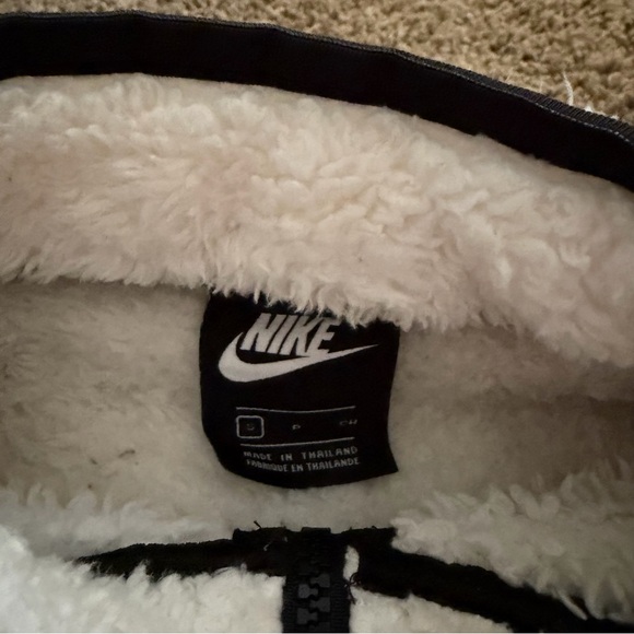 Nike White Sherpa Fleece Pullover - Picture 2 of 3